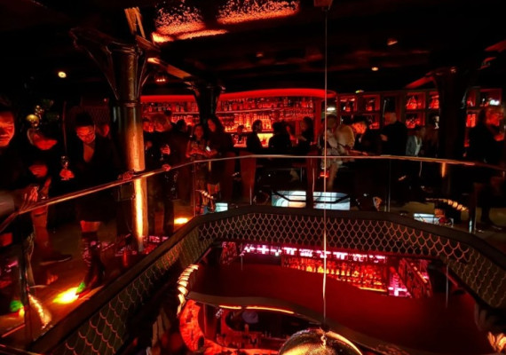 MeWe Amsterdam 2.jpg